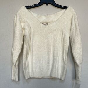 Chelsea 28 fuzzy sweater size small